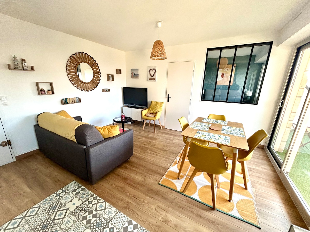Popular Airbnb listing: Beautiful Sea View apartment 50 m from the beach in Villers Sur Mer