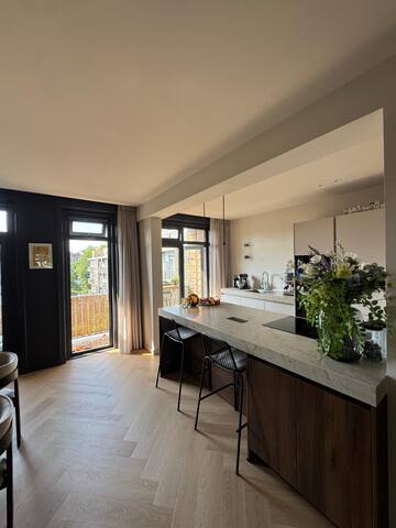 High-end, spacious apartment with roof terrace gallery image 2