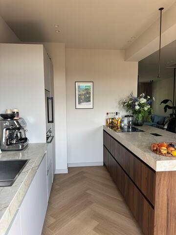 High-end, spacious apartment with roof terrace gallery image 3