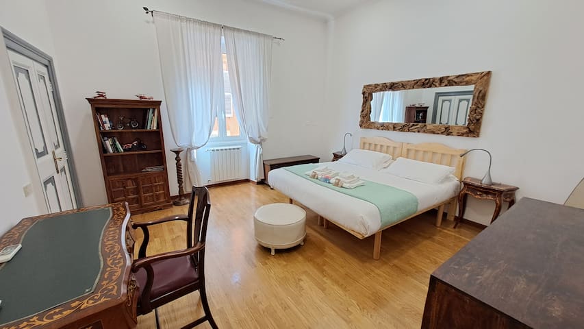 Croce Palace unit 5 – in the heart of Rome