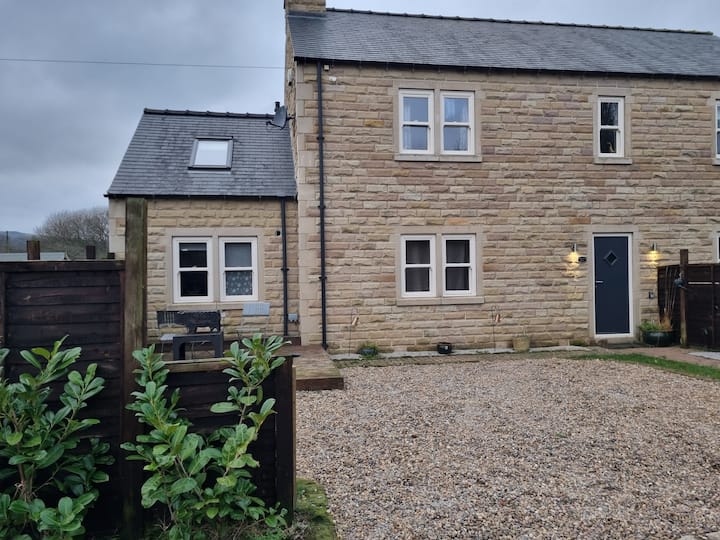 A Cosy Cottage Nestled In The Peak District - Castleton