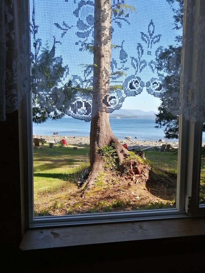 Ocean View. Beach Family/group Cabin - Port McNeill
