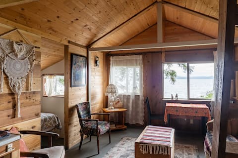 Rita's Cabin. Ocean front with breathtaking view.