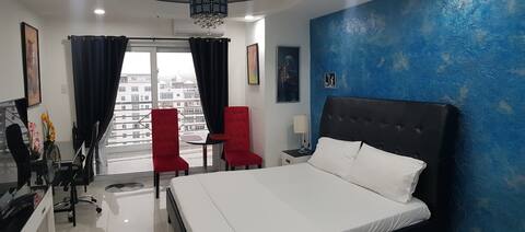 Nice Staycation, Kandi Palace, Netflix, high floor