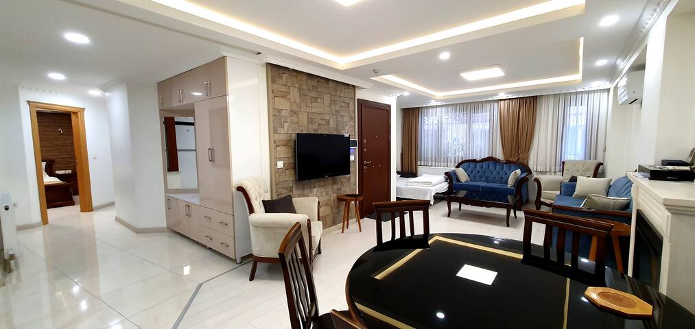 Cihangir Family & Friends 2BR: Sleeps 8 Open Plan