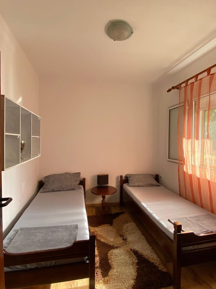 غرفة النوم 2