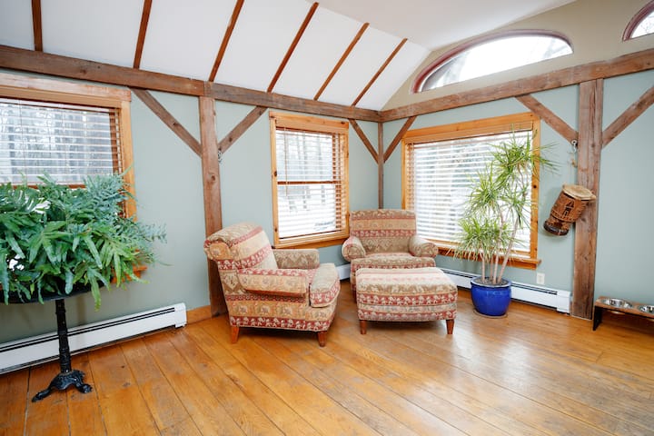 Spacious Loft With View - Vermont