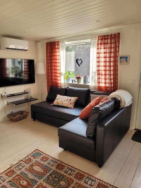 Top Airbnb: Apartment central Borgholm, private patio in Borgholm