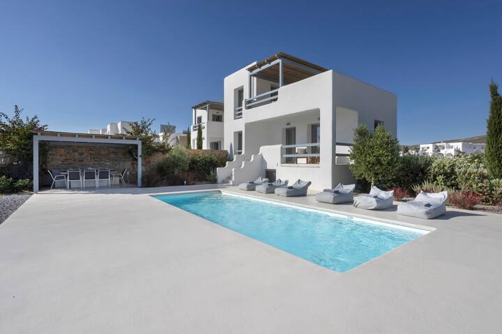 Villa Fryni, private pool & seaview by Naxos Dunes gallery image 3
