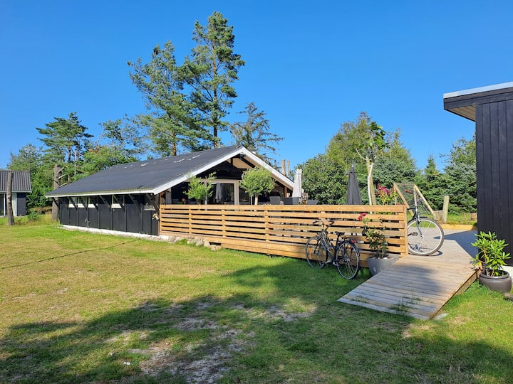 Hyggeligt Sommerhus I Stille Omgivelser - Hou