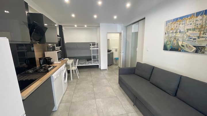 Studio Familial Climatisé, Terrasse, Plage à 100m - Hyères