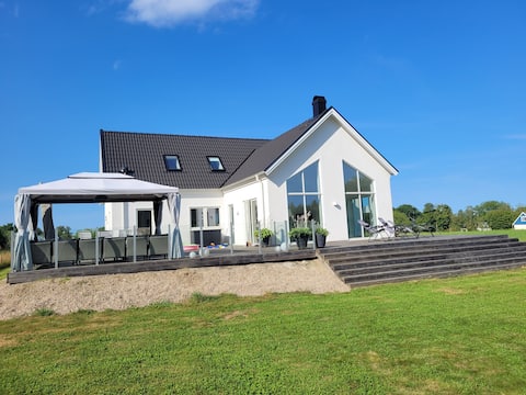 Large villa on Österlen in a peaceful environment