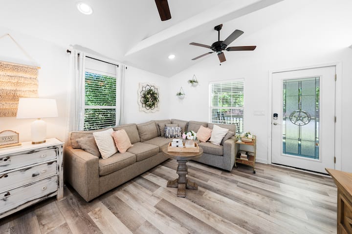 Riverfront House W/ Boat Dock, 3 King Beds - Milton, FL