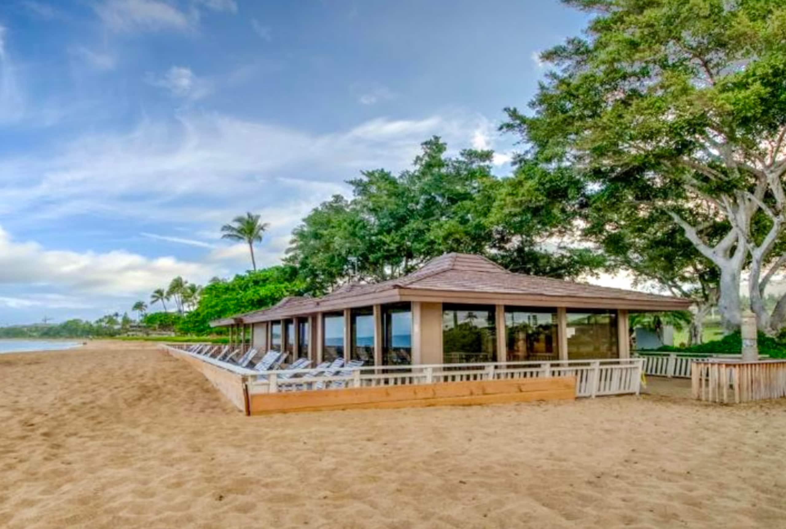 Condo in Lahaina · ★4.95 · Studio · 2 beds · 1 bath - Image 14