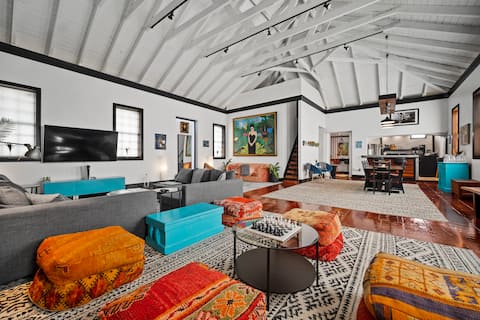 Popular Airbnb listing: Tropical Modern Loft | SoHo Style | Concierge in Charlotte Amalie