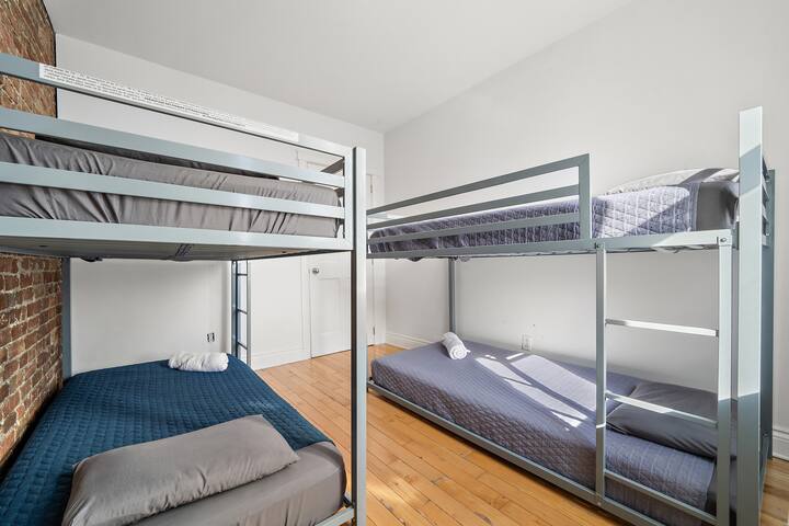 Montreal 4-BR 4-Balc Huge 2-Floor Condo Sleeps-20 gallery image 2