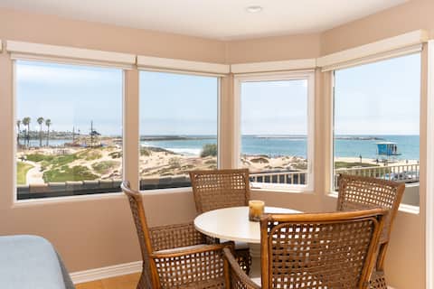 Contemporary Beach House with Expansive Ocean View