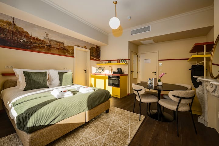 Romy&travis | 2 Bedrooms And Bathrooms | - Bruges