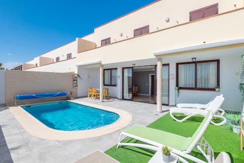 Top performing Airbnb: Casa Los Tejales with heated private pool in Granadilla De Abona