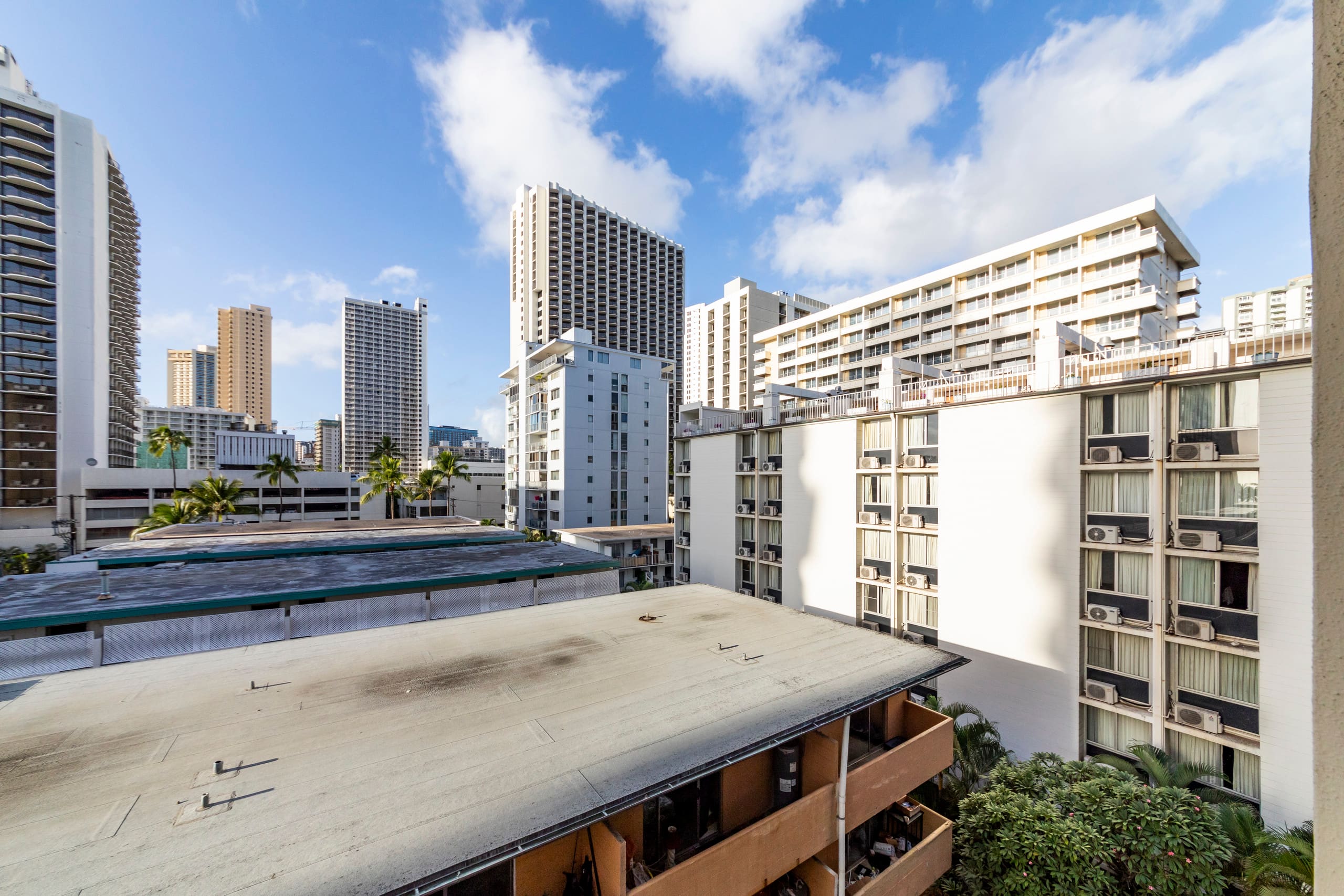 Condo in Honolulu · ★4.65 · 1 bedroom · 2 beds · 1 private bath - Image 17