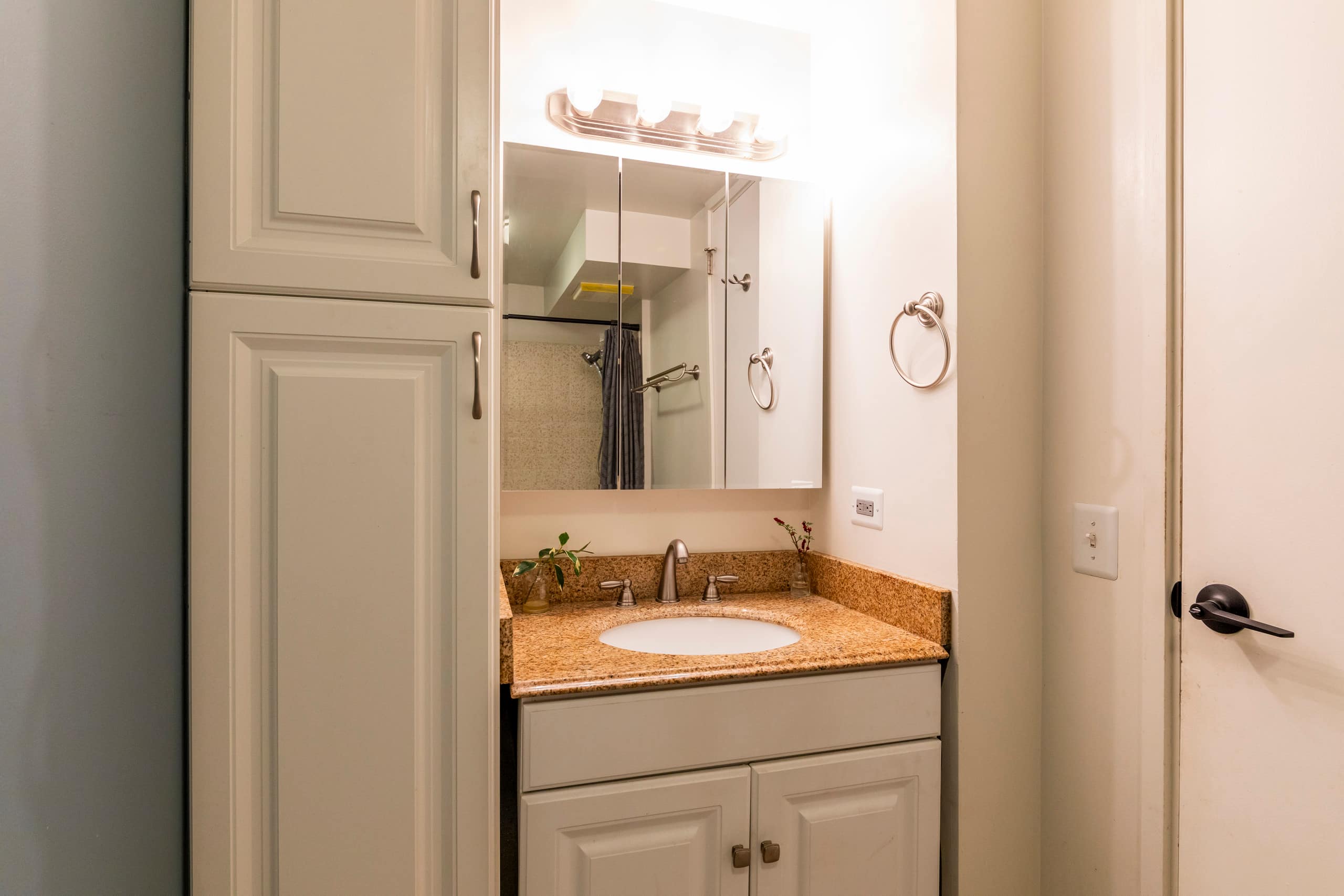 Condo in Honolulu · ★4.65 · 1 bedroom · 2 beds · 1 private bath - Image 12