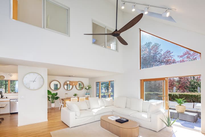 Spacious East Hampton Getaway With Pool - The Hamptons, NY
