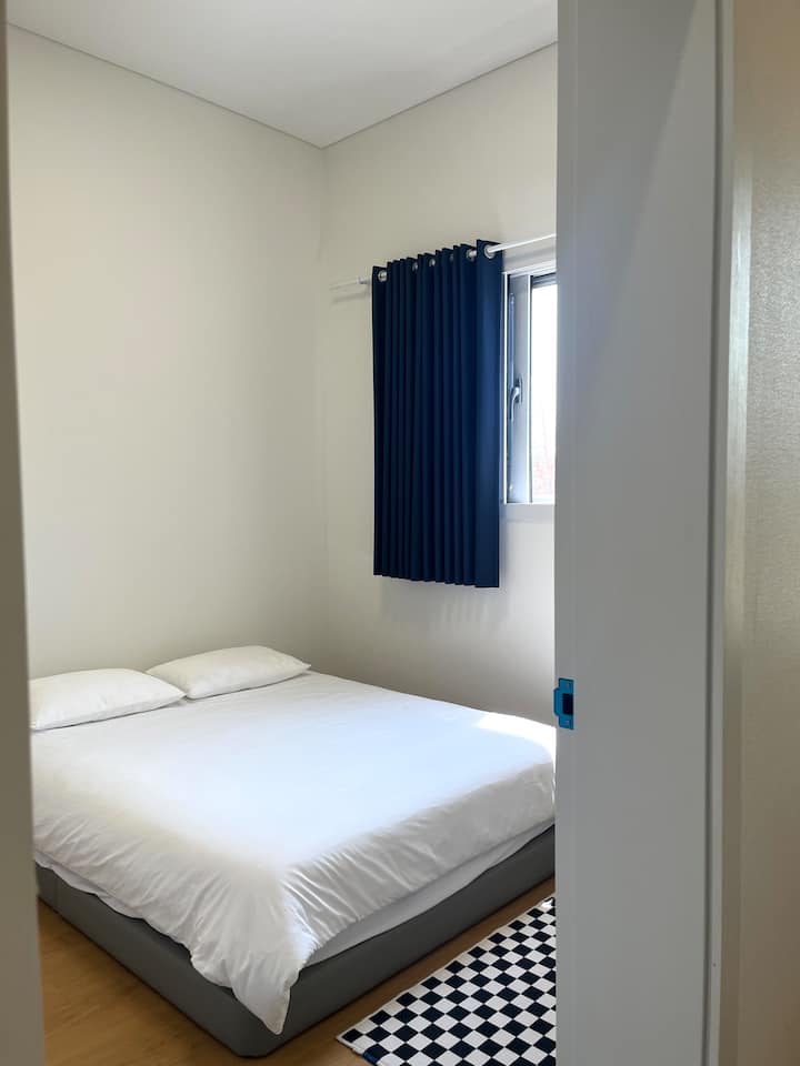 Spavaća soba na 2. katu dostupna je za boravak 3 ili više osoba.