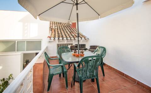 BBQ, beach, fireplace, air con. private parking