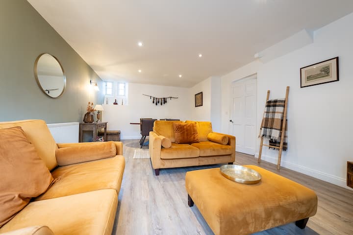 Spacious & Relaxing Cottage Stay With Free Parking - Arnside