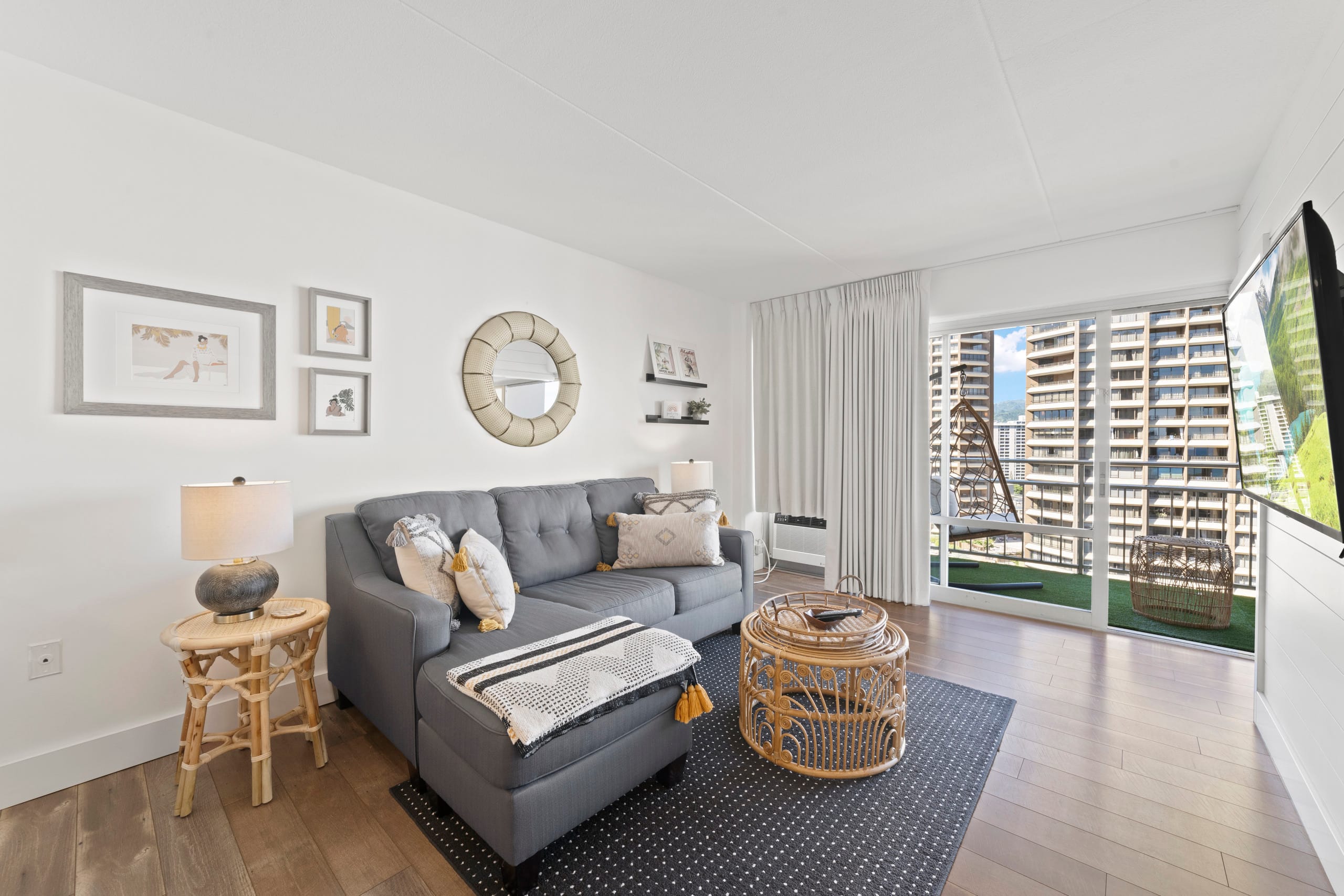 Condo in Honolulu · ★4.9 · 1 bedroom · 2 beds · 1 bath - Image 2