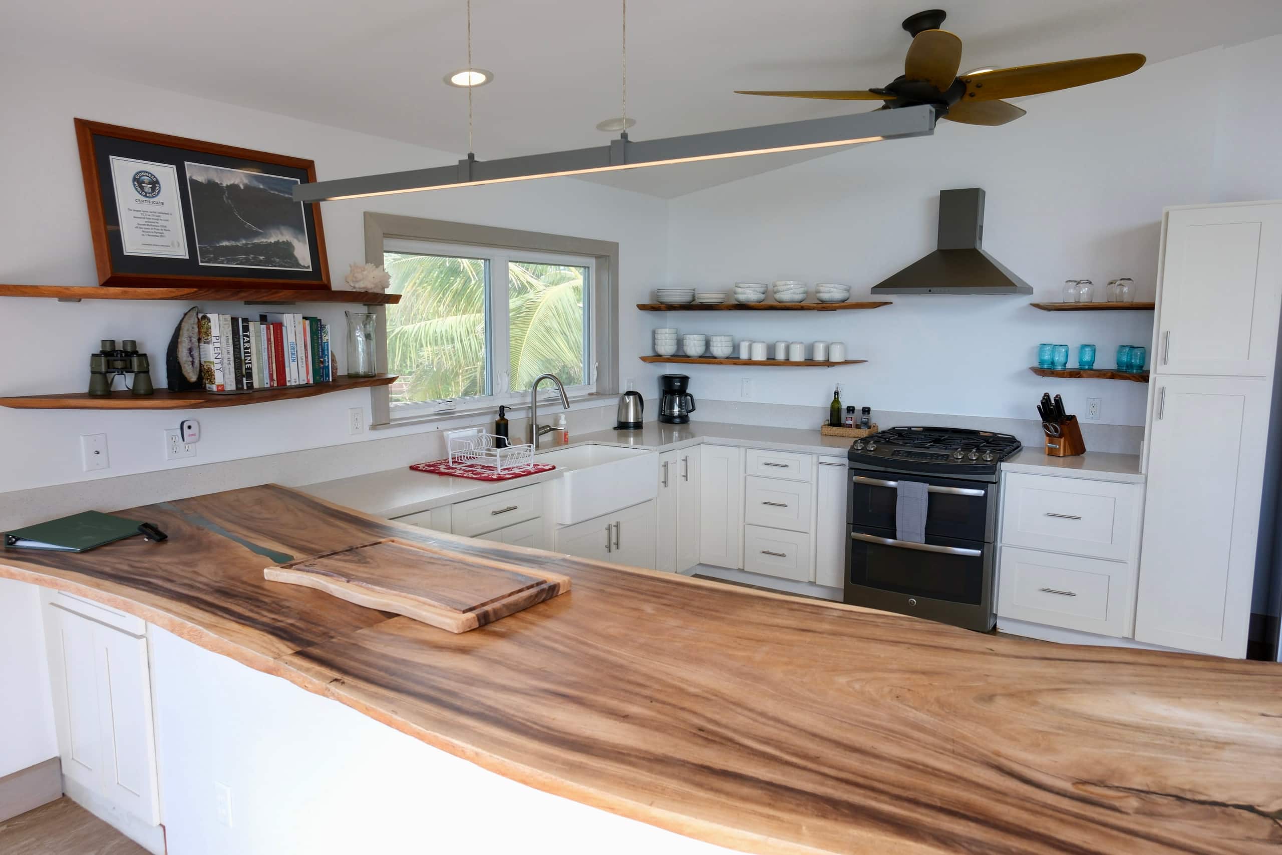 Ocean Views 2 Bedroom - 100 Foot Wave Getaways - Photo 8