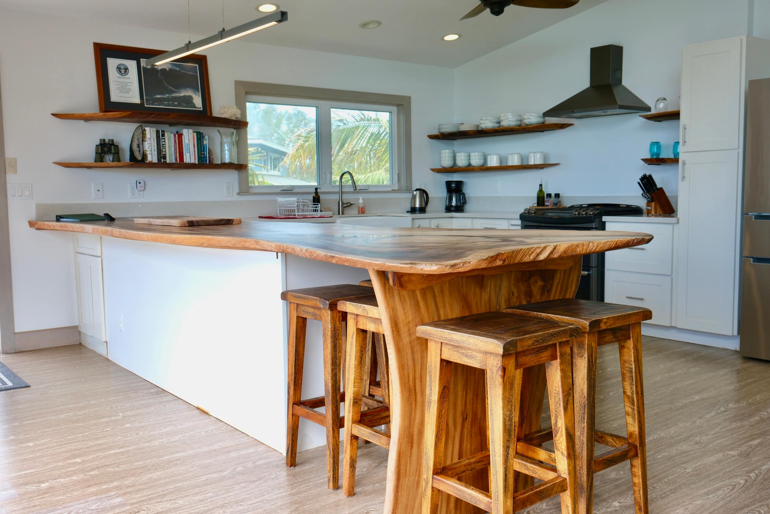 Ocean Views 2 Bedroom - 100 Foot Wave Getaways - Photo 2