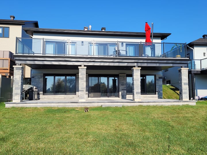 Riverfront - Retraite De 4 Chambres Pour 4 Saisons - Casselman