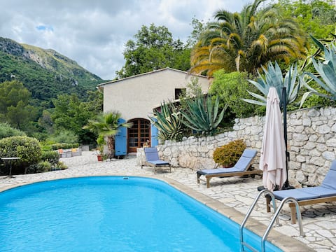 Characterful Home – Pool & Southern Charm