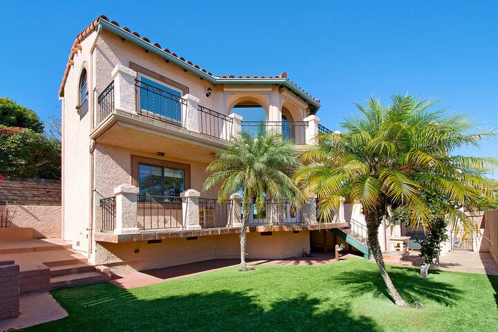 ☆🏘 Breathtaking 180º Views 🏝Hot Tub🏝 5☆ Reviews gallery image 2