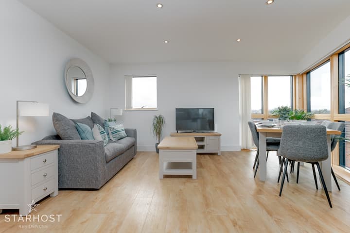 Stunning 2 Bed Apartment In West Mills, Newbury - Highclere