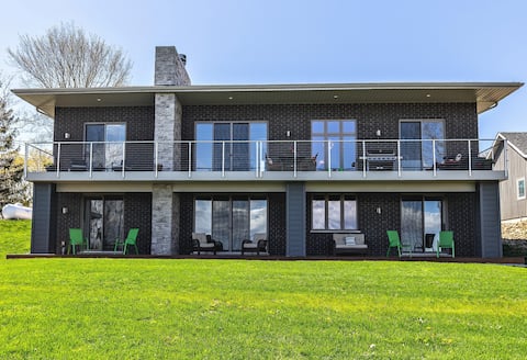 Contemporary Million Dollar View Getaway