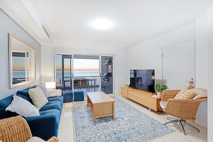 Deep Blue 13 – Beachfront Apartment