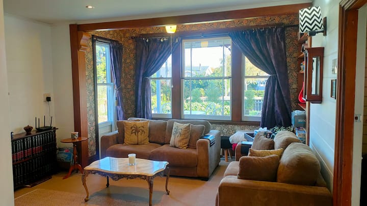 The Oaks- A Beautifully Appointed 1890s Villa - Featherston
