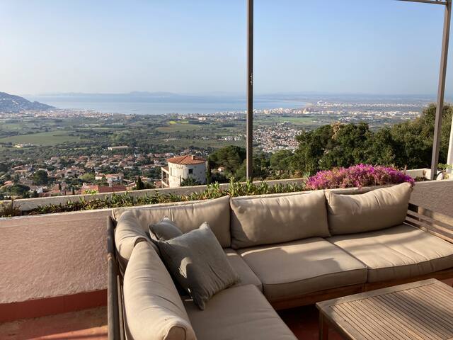 Panoramic villa, swimming pool, in Roses, Spain gallery image 4