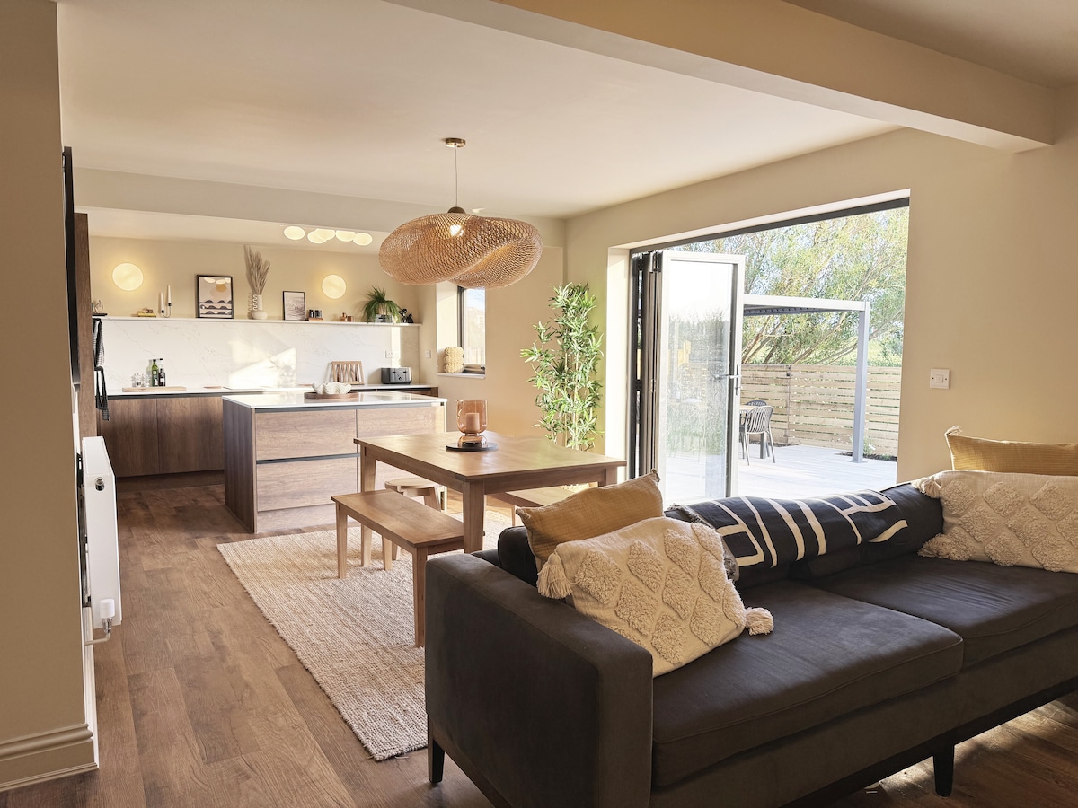 Top Airbnb: Luxury Family Beach House in Camber