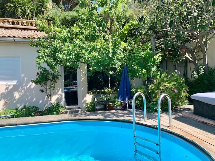 Studio Dans La Verdure, Face à La Piscine - Carro