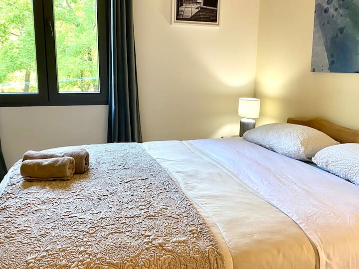 Dhomë gjumi me banjë Kati përdhes