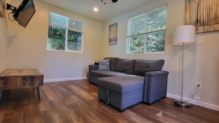Hillside Cottage With Hot Tub (Cottage 19a) - Gold Beach, OR