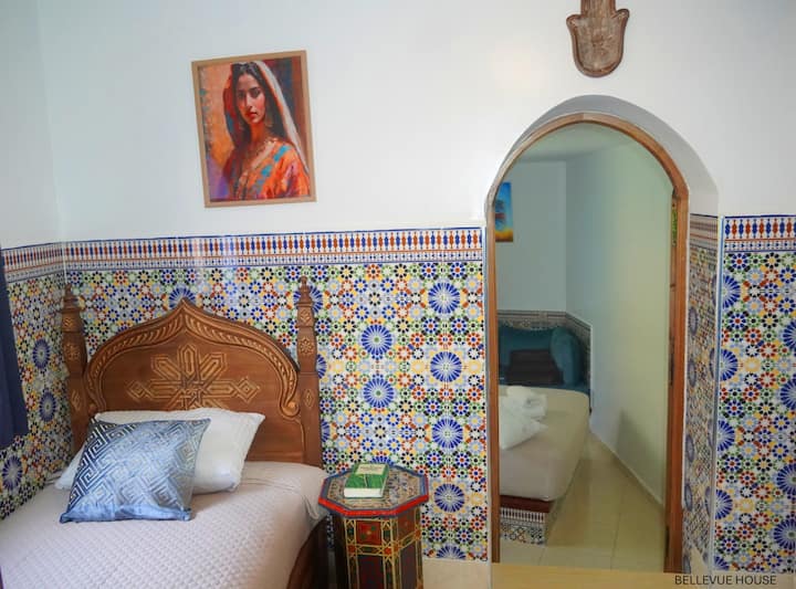 غرفة فردية مريحة.
غرفة النوم 1 وغرفة النوم 2 متصلتان بباب.