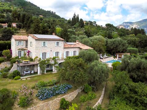 Luxury villa with heated pool, aircon and views