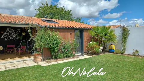 OhNoLulu guest house with pool and air conditioning
