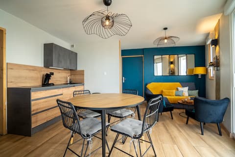 Top Airbnb: LES PIEDS DANS L'EAU APARTMENT in Saint Gilles Croix De Vie