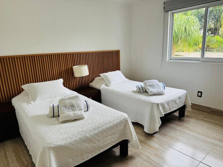 Vista de la recamara izquierda de la villa Colibri