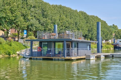 Atypical house on the water - Charming and Cozy